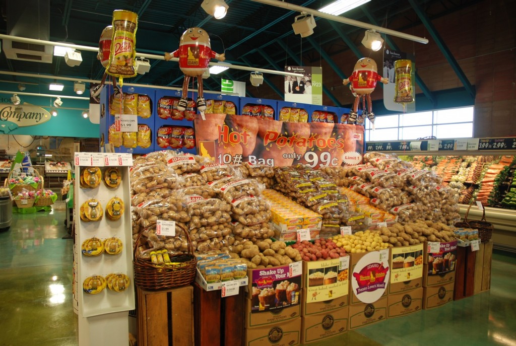 Hen House pulled out all the stops for the IPC's 20th Annual Potato Lover's Month Retail Display Contest with storewide displays featuring Idaho potato recipes, decorations and deals.